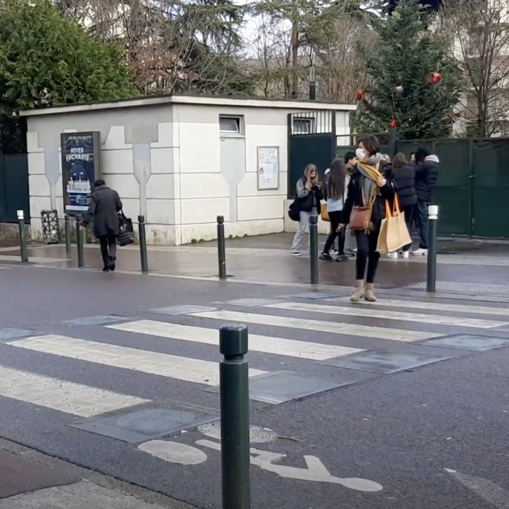 Piéton traversant le passage piéton lumineux - Étude eye tracker Tobii